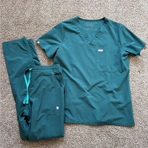 Figs Women’s Scrub Set